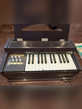 Vintage Magnus Electric Chord Organ